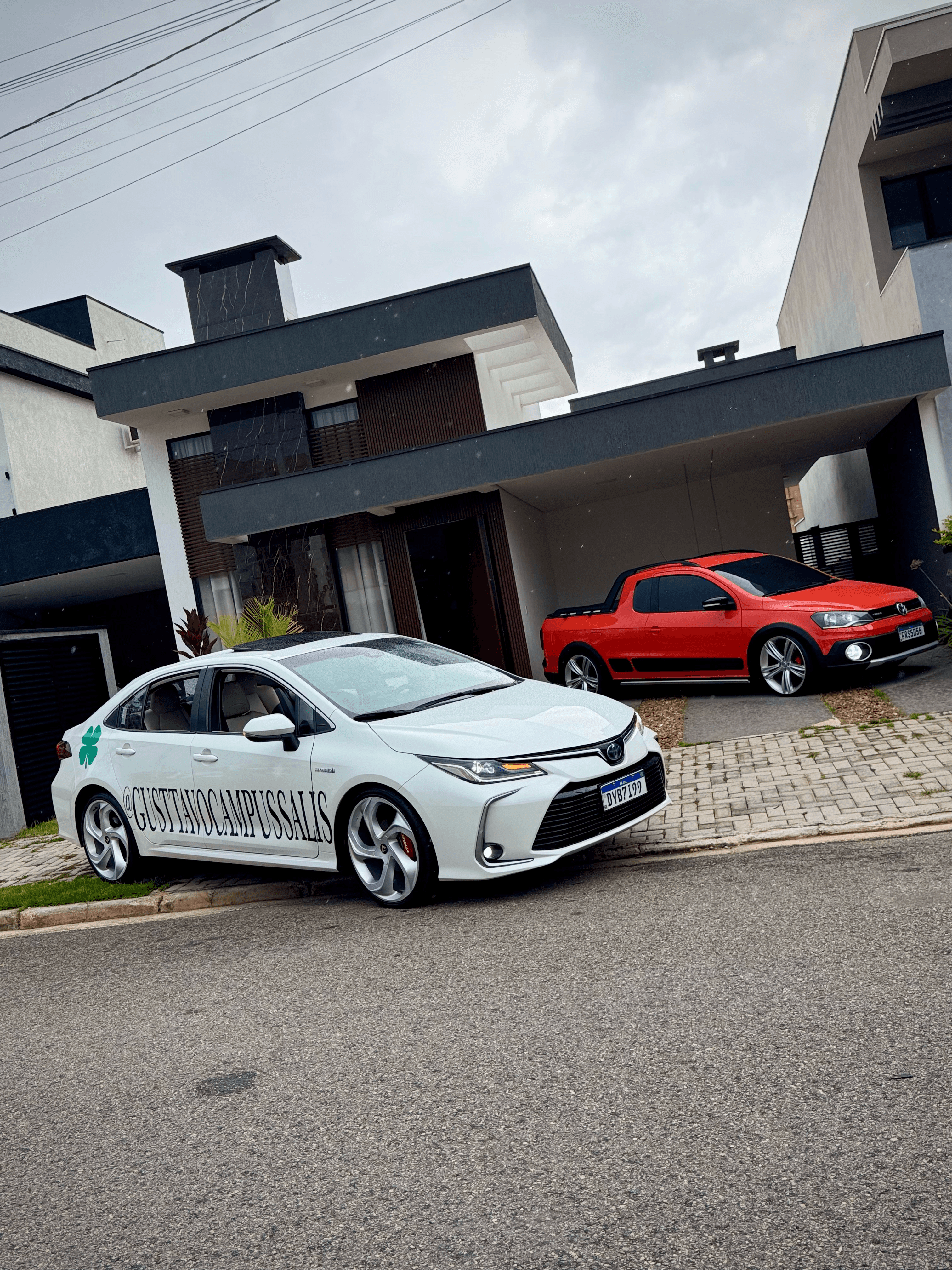 Corolla + Saveiro Cross