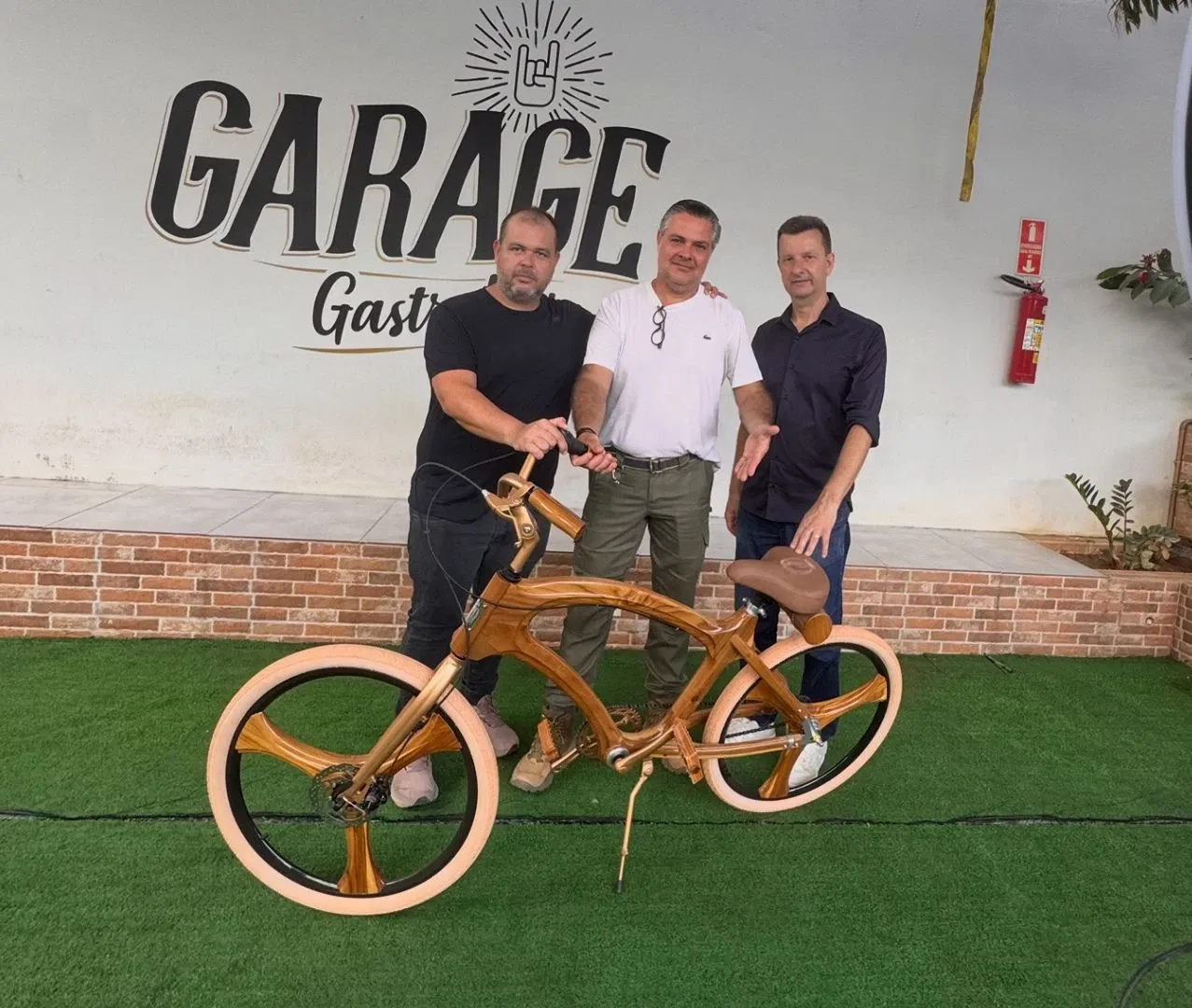 Juntos pela reconstrução do Garage Gastrobar - Rifa Solidária de uma bicicleta Parma Wood Bike