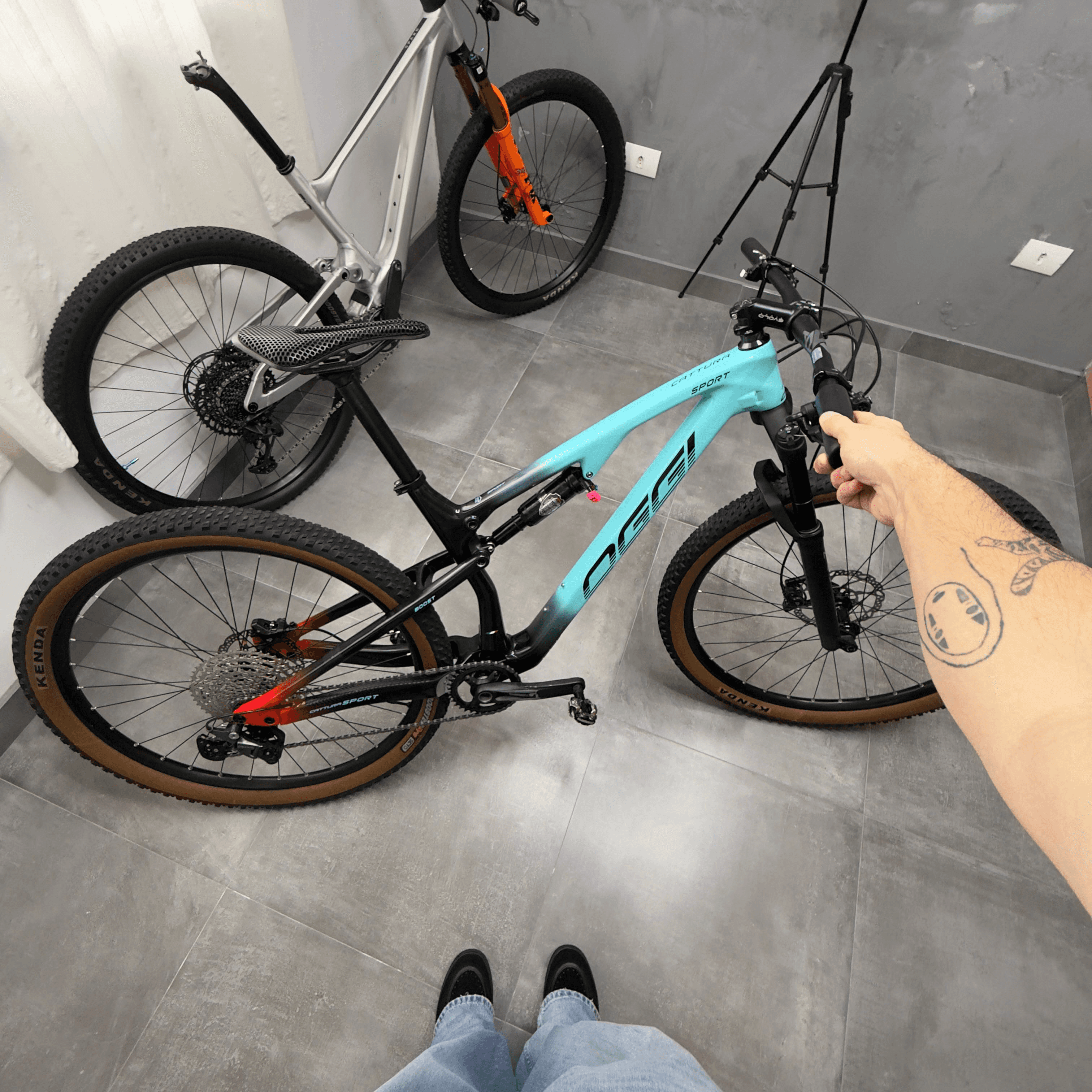 AÇÃO OGGI CATTURA - MTB FULL EM CARBONO - TAMANHO 17